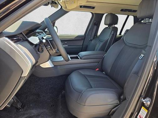 2026 Land Rover Range Rover P550e SE