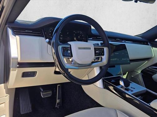 2026 Land Rover Range Rover P530 SE