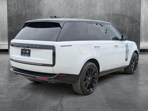 2025 Land Rover Range Rover P530 SE