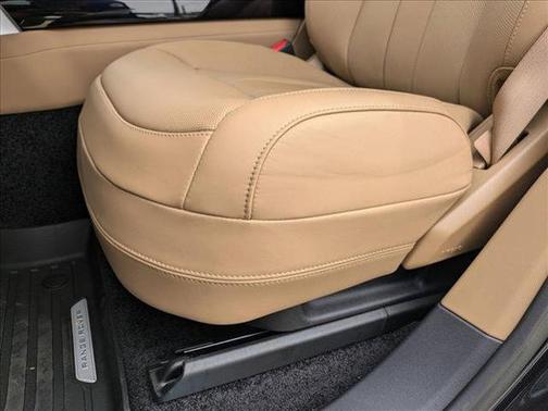 2025 Land Rover Range Rover P530 SE 7 Seat