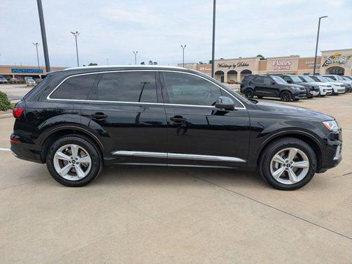 2022 Audi Q7 45 Premium Plus