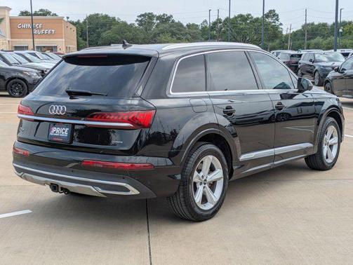 2022 Audi Q7 45 Premium Plus