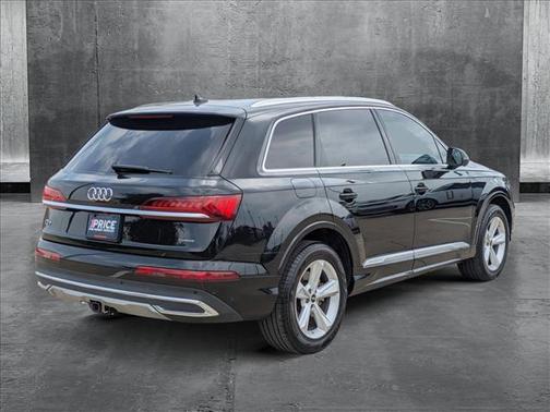 2022 Audi Q7 45 Premium Plus