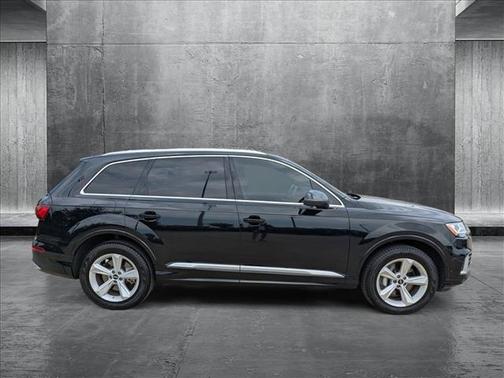 2022 Audi Q7 45 Premium Plus