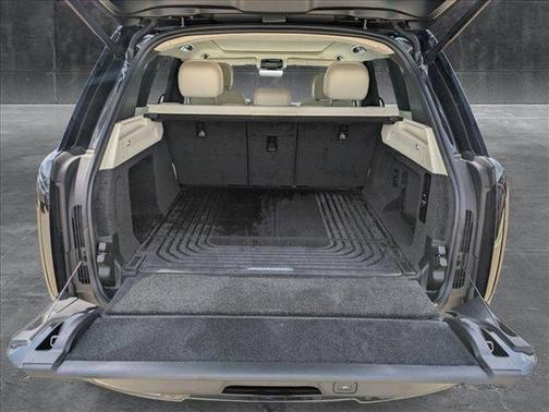 2025 Land Rover Range Rover P400 SE