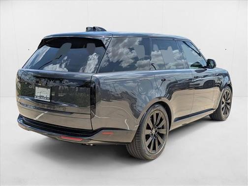 2025 Land Rover Range Rover P530 SE