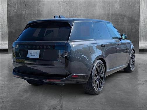 2025 Land Rover Range Rover P530 SE