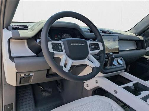 2025 Land Rover Defender 110 P400 X-Dynamic SE