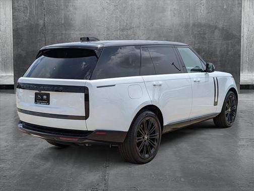 2025 Land Rover Range Rover P530 SE 7 Seat