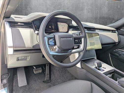 2025 Land Rover Range Rover P400 SE 7 Seat