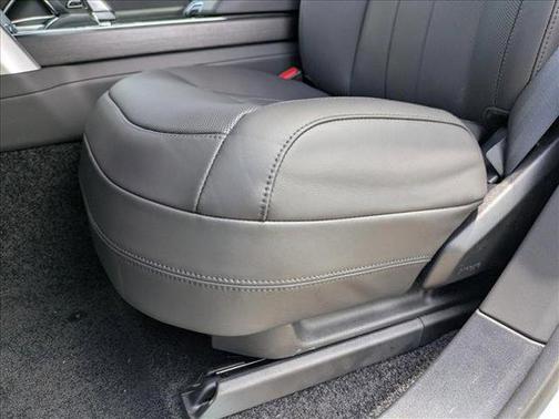 2025 Land Rover Range Rover P400 SE 7 Seat