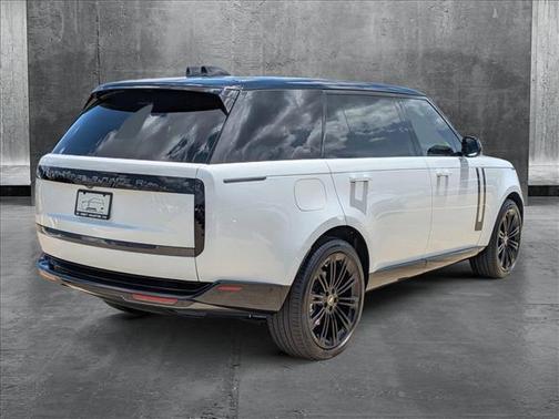 2025 Land Rover Range Rover P400 SE 7 Seat
