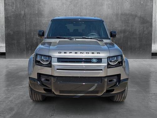 2025 Land Rover Defender 130 P400 X-Dynamic SE