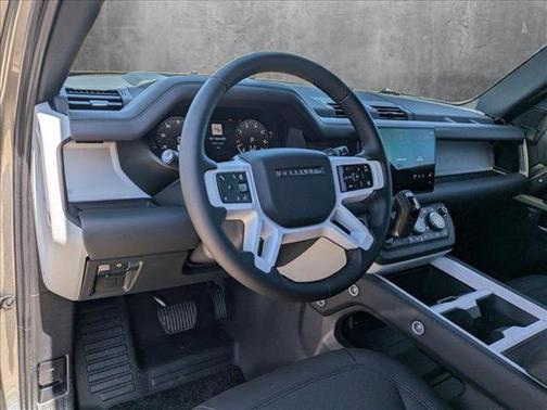2025 Land Rover Defender 130 P400 X-Dynamic SE