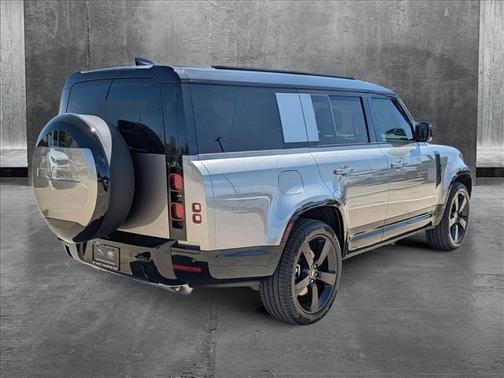2025 Land Rover Defender 130 P400 X-Dynamic SE