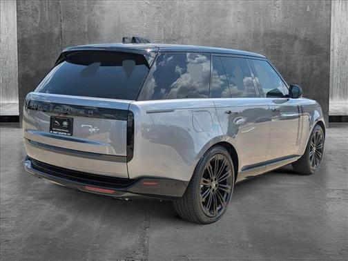2025 Land Rover Range Rover P530 SE