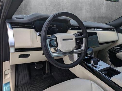2025 Land Rover Range Rover P550e SE