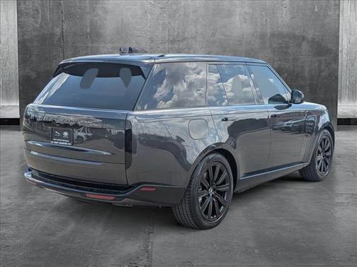 2025 Land Rover Range Rover P550e SE