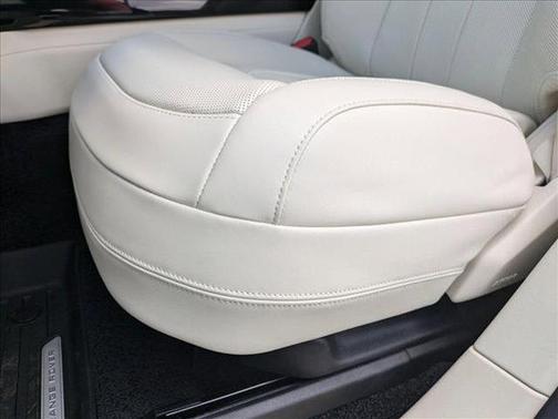 2025 Land Rover Range Rover P550e SE