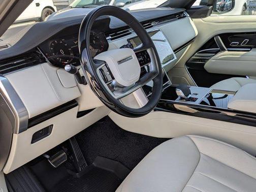 2025 Land Rover Range Rover P530 SE 7 Seat