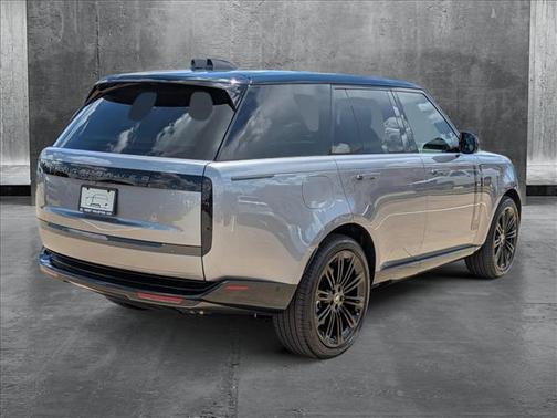 2025 Land Rover Range Rover P530 SE
