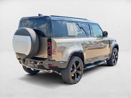 2025 Land Rover Defender 110 P400 X-Dynamic SE