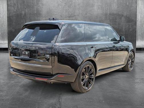 2025 Land Rover Range Rover P530 SE 7 Seat