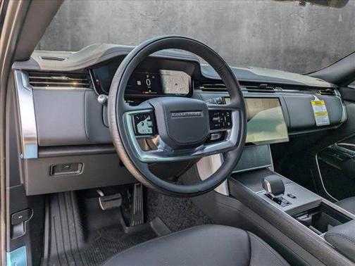 2025 Land Rover Range Rover P530 SE 7 Seat