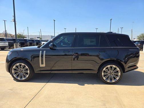 2026 Land Rover Range Rover P400 SE 7 Seat