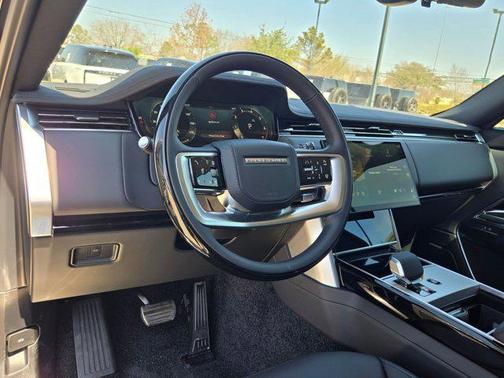 2026 Land Rover Range Rover P400 SE 7 Seat