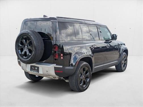 2025 Land Rover Defender 110 P300