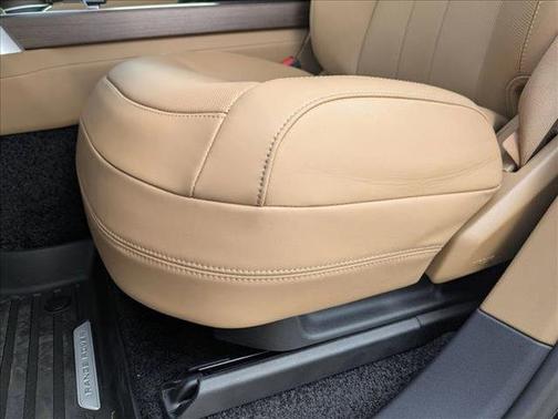 2025 Land Rover Range Rover P530 SE 7 Seat
