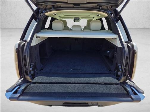 Fuji White 2025 Land Rover Range Rover P400 SE
