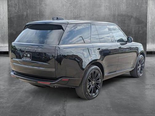 2025 Land Rover Range Rover P530 SE