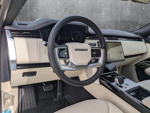 2025 Land Rover Range Rover P530 SE