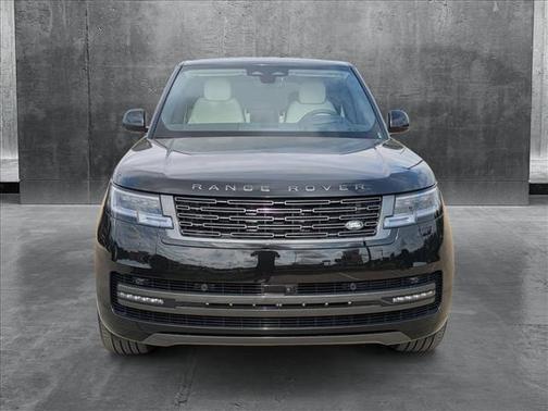 2025 Land Rover Range Rover P530 SE