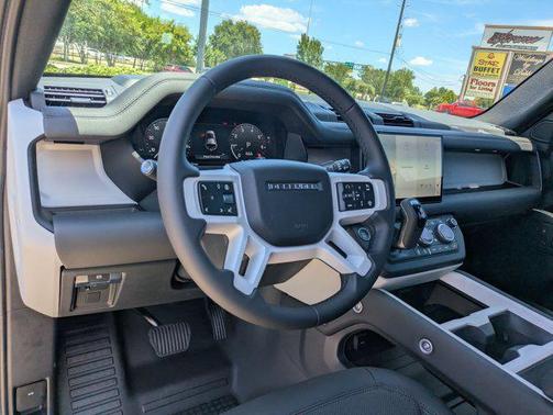 2025 Land Rover Defender 110 P400 X-Dynamic SE