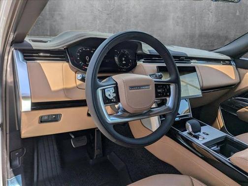 2025 Land Rover Range Rover P550e SE