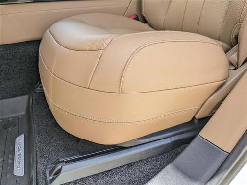 2025 Land Rover Range Rover P550e SE