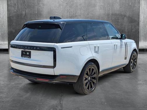 2025 Land Rover Range Rover P550e SE