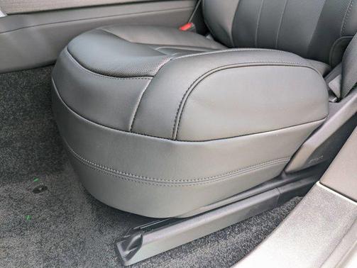 2025 Land Rover Range Rover P400 SE 7 Seat