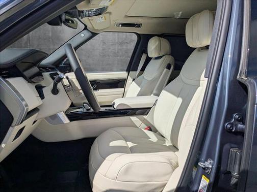 2025 Land Rover Range Rover P400 SE