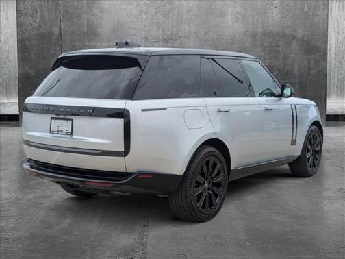2025 Land Rover Range Rover P400 SE