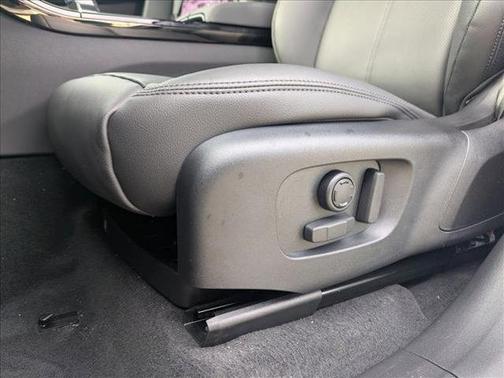 2026 Land Rover Range Rover Velar P250 SE R-Dynamic