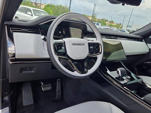 Fuji White 2026 Land Rover Range Rover Sport SE