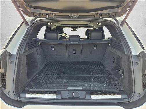 Fuji White 2026 Land Rover Range Rover Sport SE