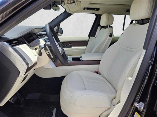Santorini Black Metallic 2026 Land Rover Range Rover P400 SE