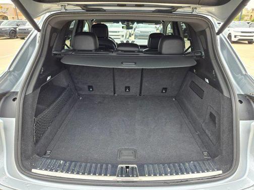 Dolomite Silver Metallic 2020 Porsche Cayenne Cayenne