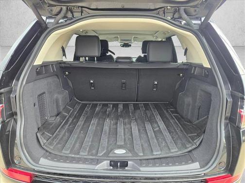 Santorini Black Metallic 2025 Land Rover Discovery Sport S