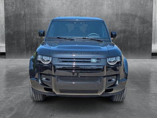 2025 Land Rover Defender 110 P400 X-Dynamic SE
